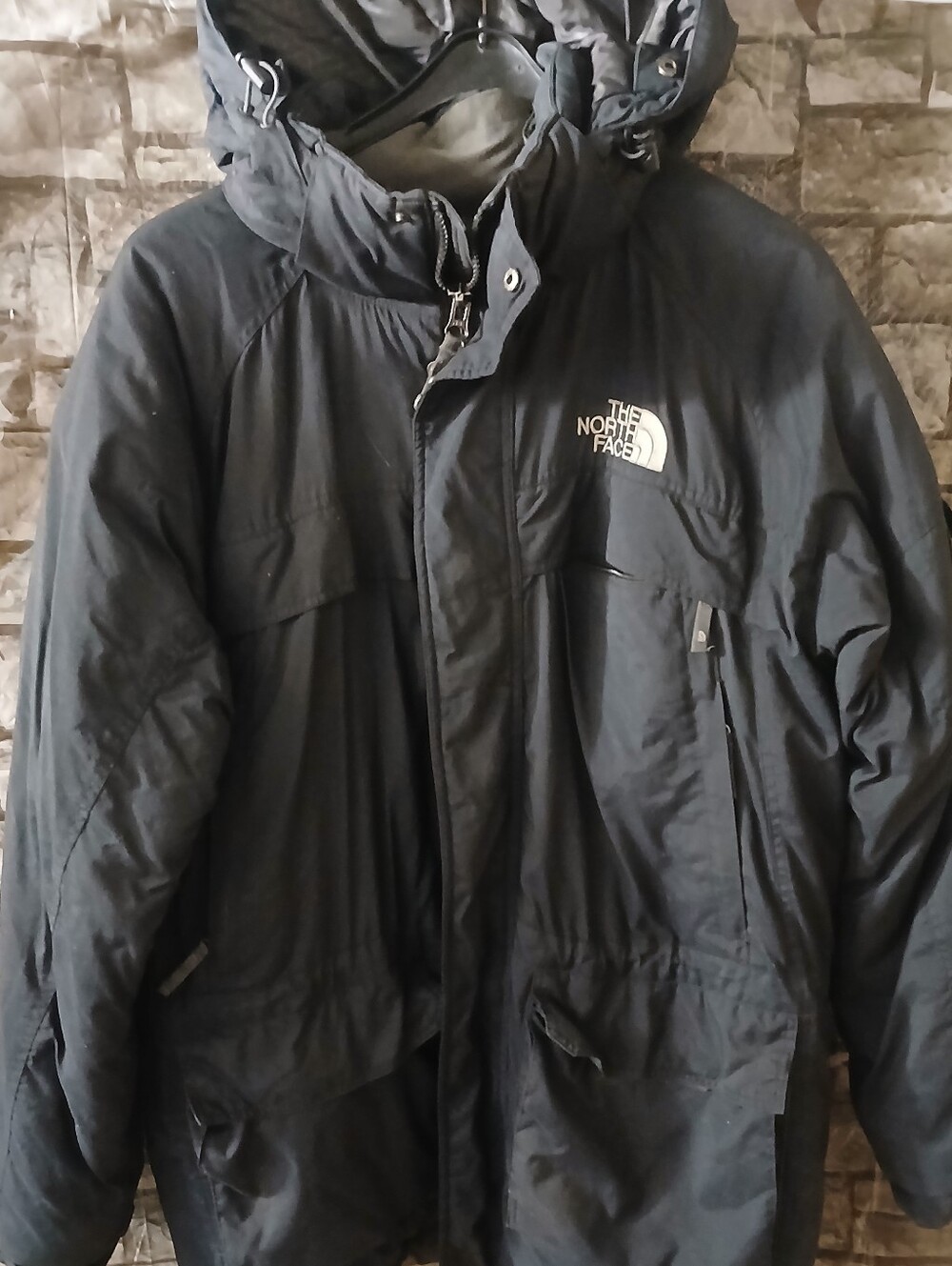 The North Face Men’s Black Insulated Hooded Winter Jacket